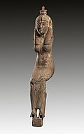 Figurine en bois avec restes de dorure à l’or. Égypte, nouvelle empire.