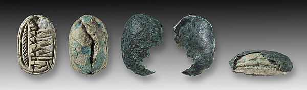 Scarabée Égyptien, Soudan. Amulette portée pour protéger les vivants et les morts contre les maladies et les dangers de la vie, sur terre et dans le royaume d’Osiris.