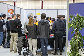 atelier "La Mésopotamie : berceau de l'intelligence ?" avec le public scolaire (image)