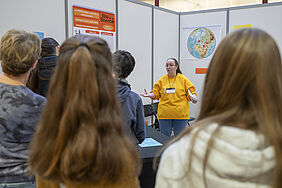 atelier "La Mésopotamie : berceau de l'intelligence ?" avec le public scolaire (image)